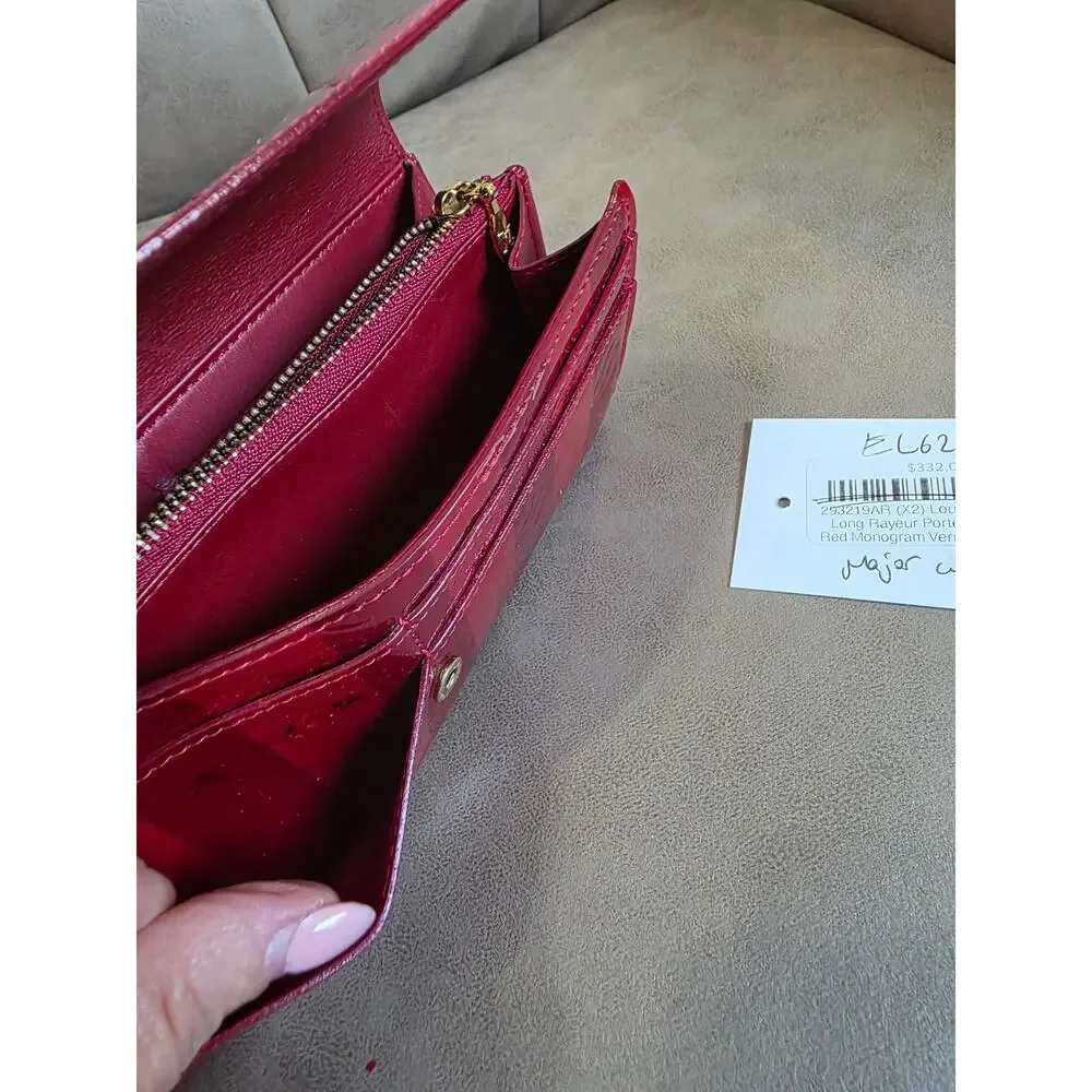 Louis Vuitton Vernis Rayures Sarah Wallet in Red Striped Patent Leather - Picture 13 of 15